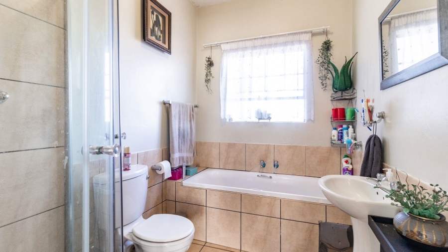 2 Bedroom Property for Sale in Ravenswood Gauteng