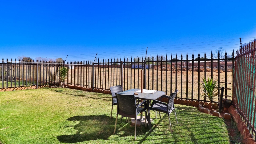 2 Bedroom Property for Sale in Ravenswood Gauteng