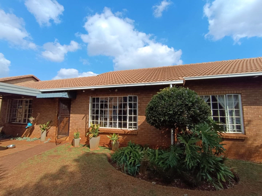 2 Bedroom Property for Sale in Wierdapark Gauteng