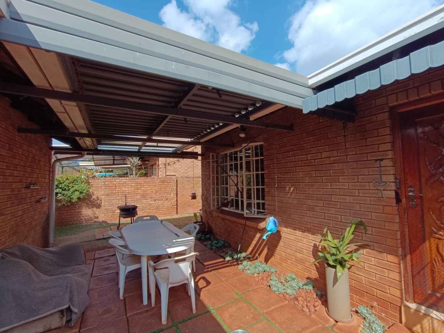2 Bedroom Property for Sale in Wierdapark Gauteng