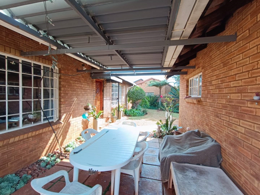 2 Bedroom Property for Sale in Wierdapark Gauteng
