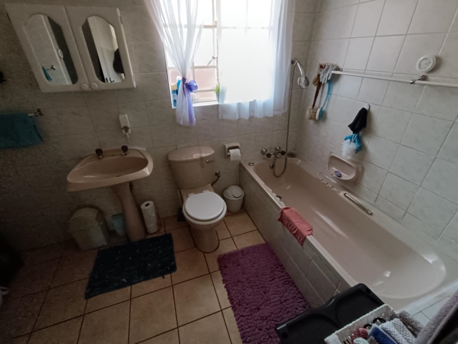 2 Bedroom Property for Sale in Wierdapark Gauteng