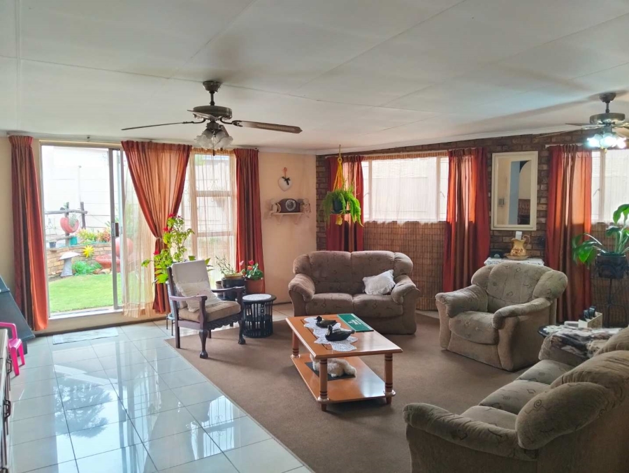 4 Bedroom Property for Sale in Verwoerdpark Gauteng
