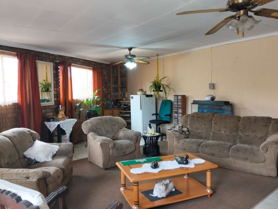 4 Bedroom Property for Sale in Verwoerdpark Gauteng