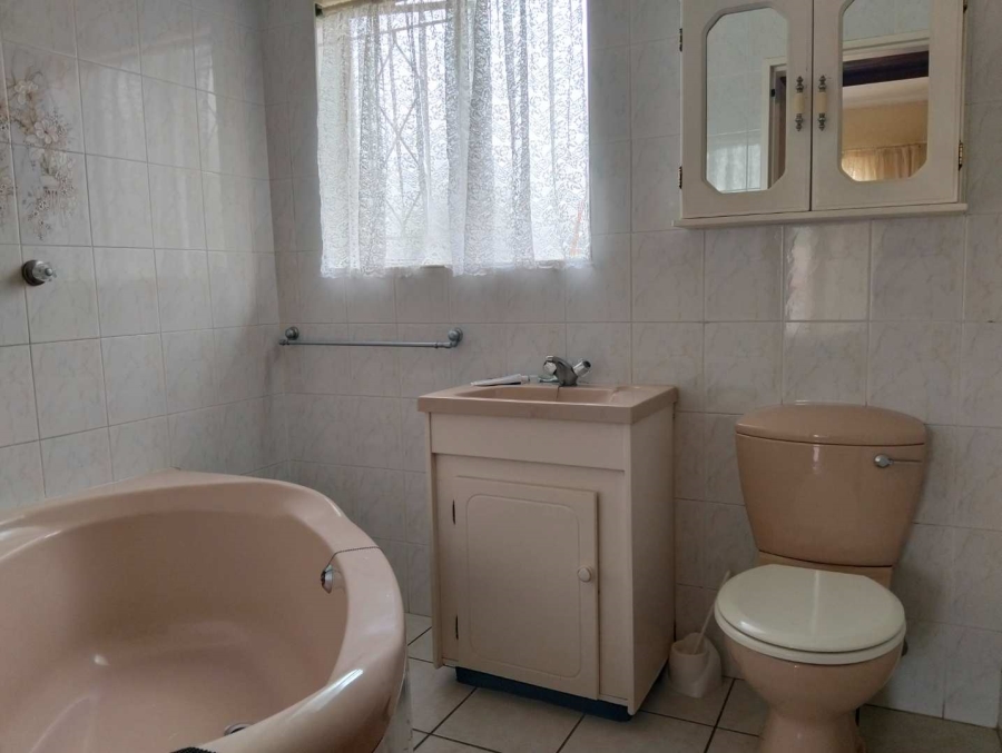 4 Bedroom Property for Sale in Verwoerdpark Gauteng