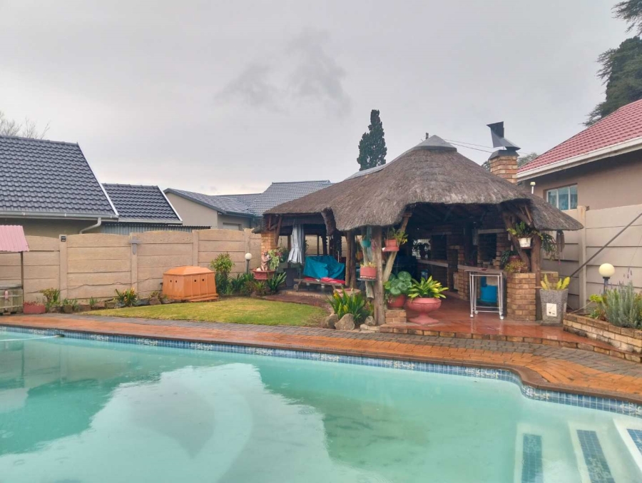 4 Bedroom Property for Sale in Verwoerdpark Gauteng