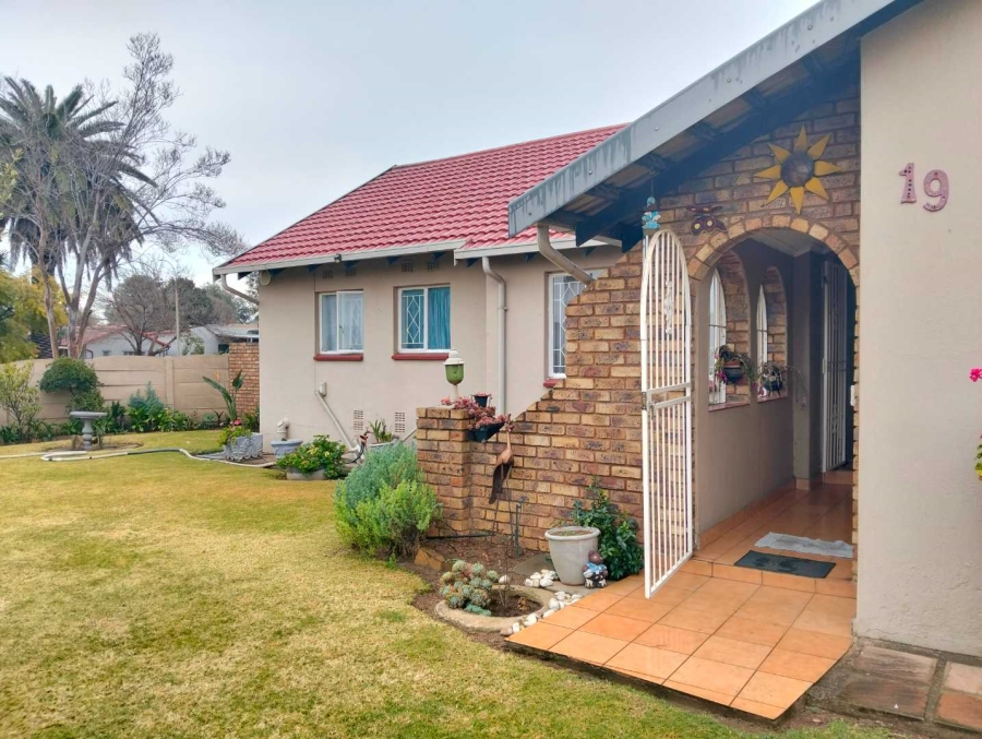4 Bedroom Property for Sale in Verwoerdpark Gauteng