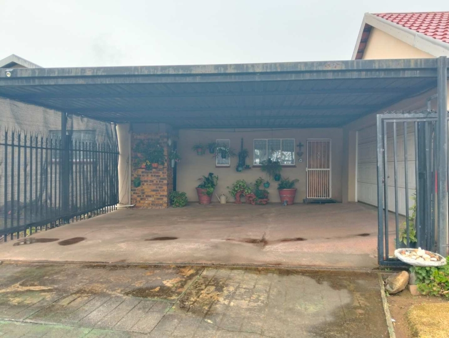 4 Bedroom Property for Sale in Verwoerdpark Gauteng