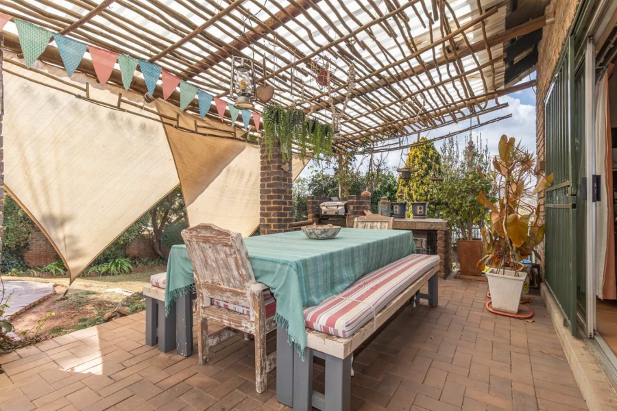 4 Bedroom Property for Sale in Helderkruin Gauteng