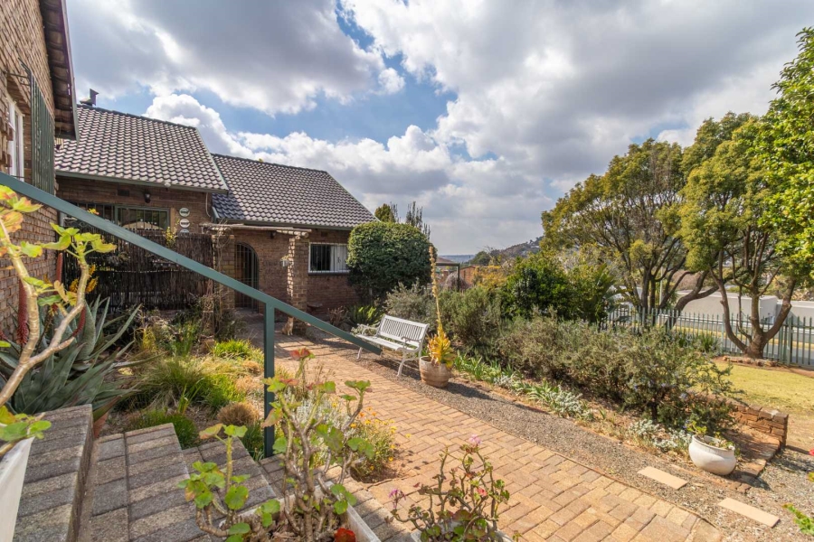 4 Bedroom Property for Sale in Helderkruin Gauteng