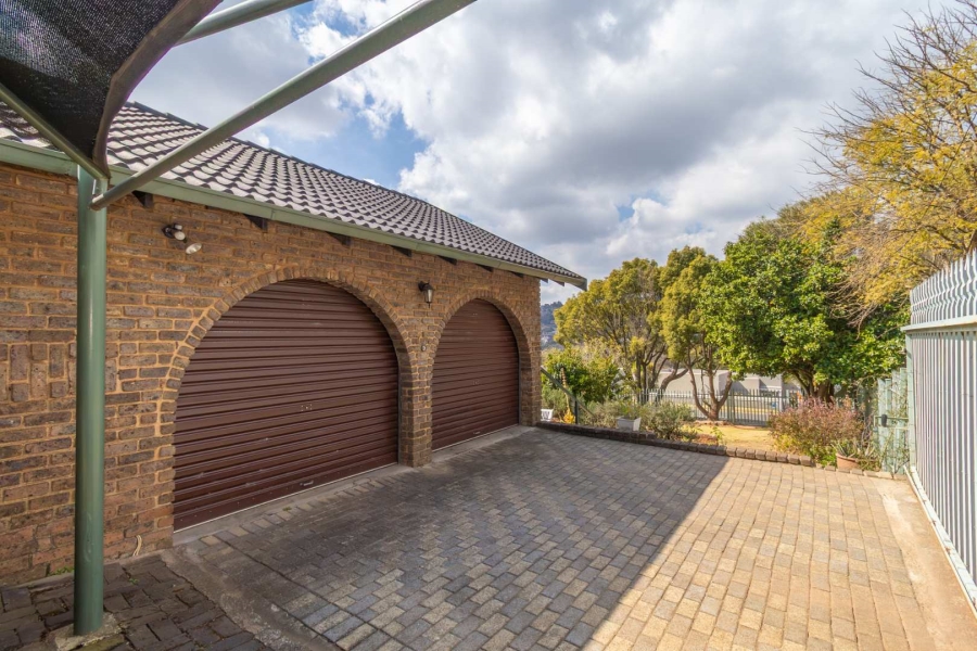 4 Bedroom Property for Sale in Helderkruin Gauteng