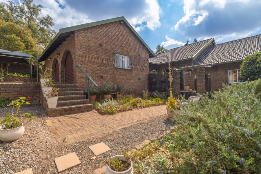 4 Bedroom Property for Sale in Helderkruin Gauteng