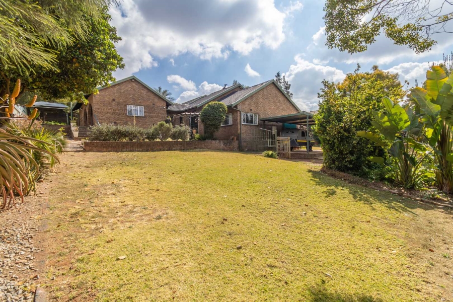4 Bedroom Property for Sale in Helderkruin Gauteng