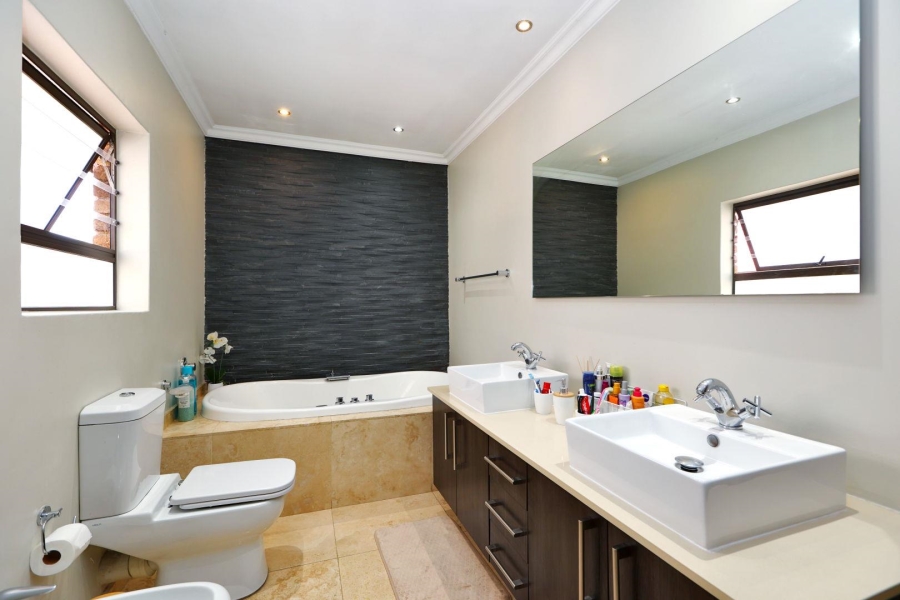 4 Bedroom Property for Sale in Sunninghill Gauteng