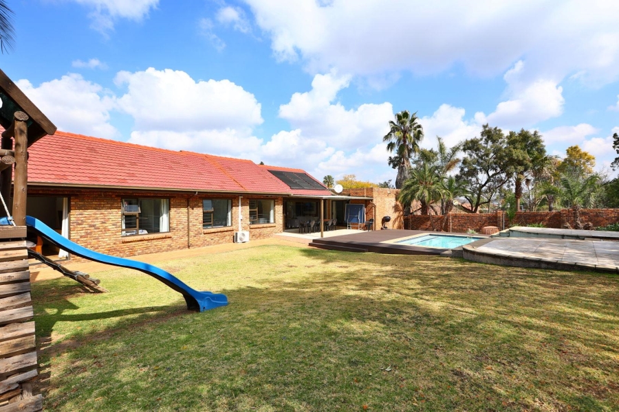 4 Bedroom Property for Sale in Sunninghill Gauteng