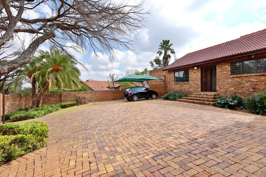 4 Bedroom Property for Sale in Sunninghill Gauteng