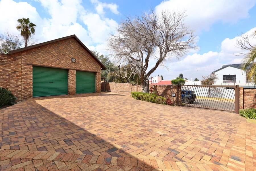 4 Bedroom Property for Sale in Sunninghill Gauteng