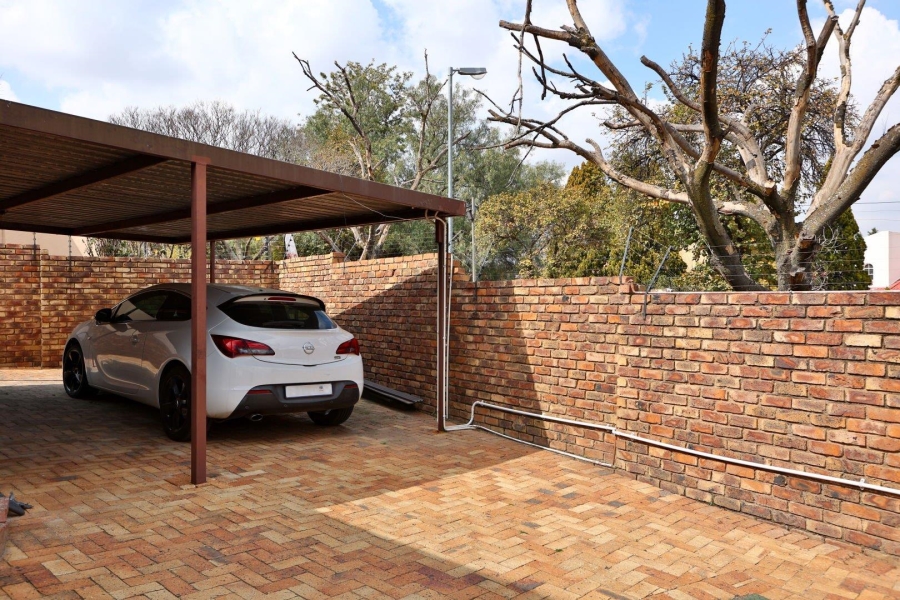 4 Bedroom Property for Sale in Sunninghill Gauteng