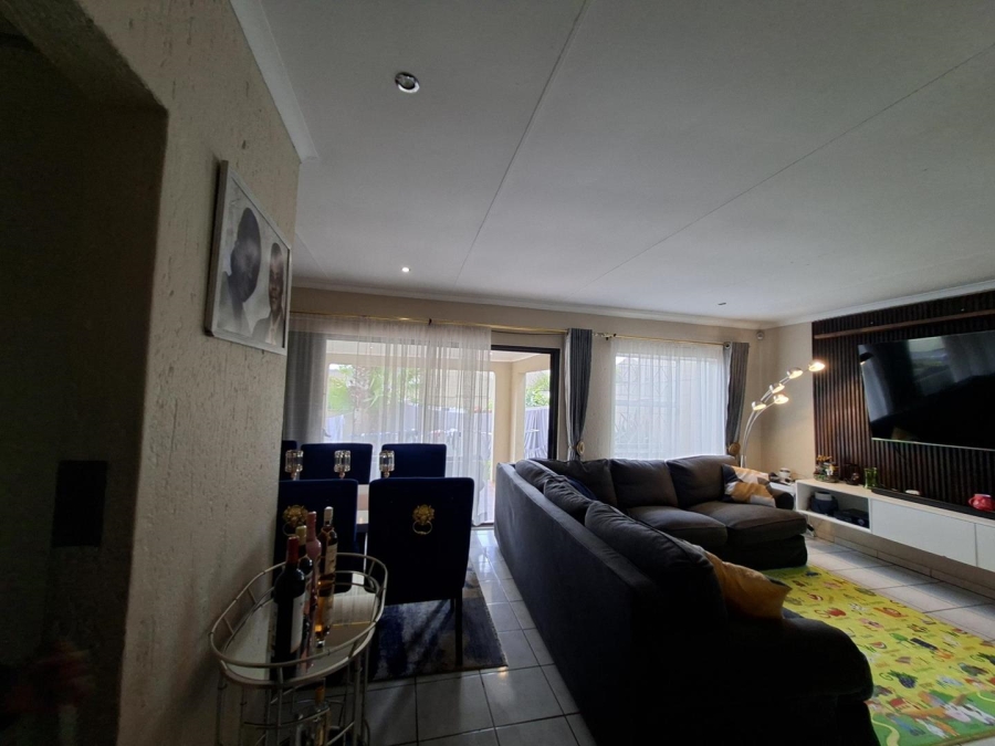3 Bedroom Property for Sale in Buccleuch Gauteng