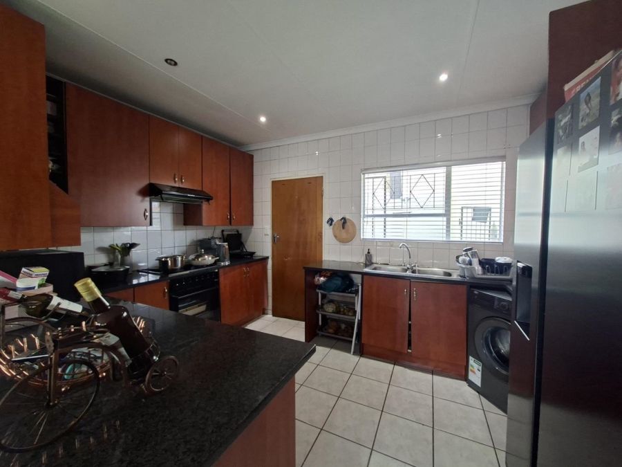 3 Bedroom Property for Sale in Buccleuch Gauteng