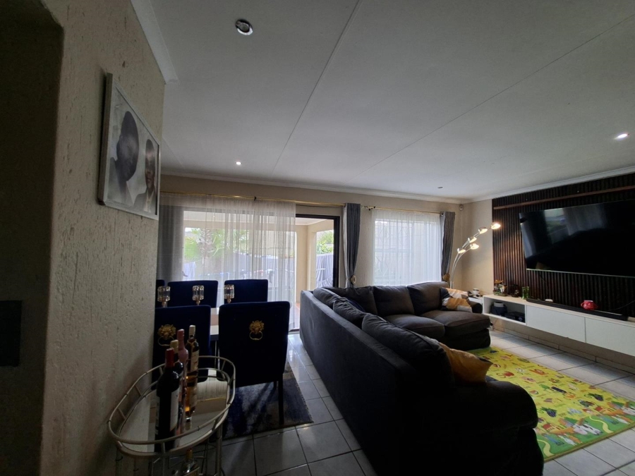3 Bedroom Property for Sale in Buccleuch Gauteng