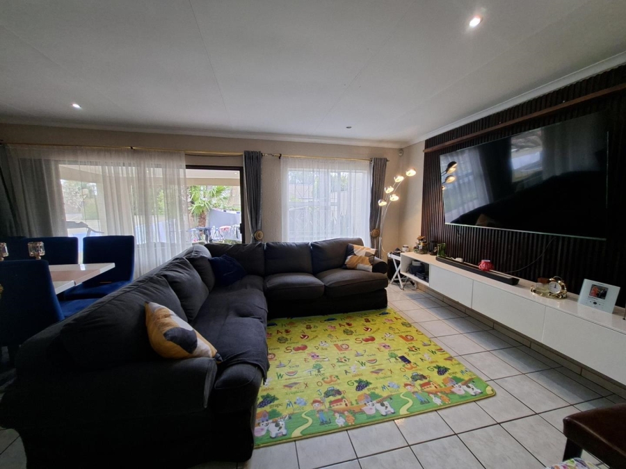 3 Bedroom Property for Sale in Buccleuch Gauteng