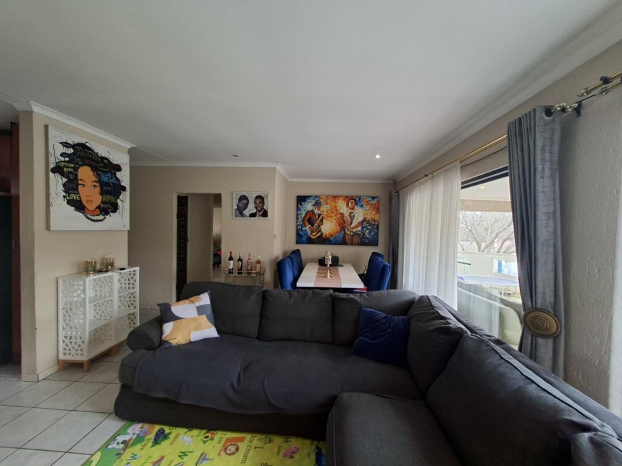 3 Bedroom Property for Sale in Buccleuch Gauteng