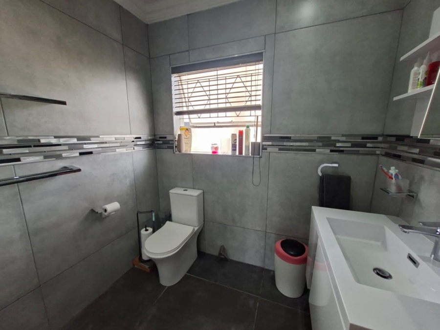 3 Bedroom Property for Sale in Buccleuch Gauteng