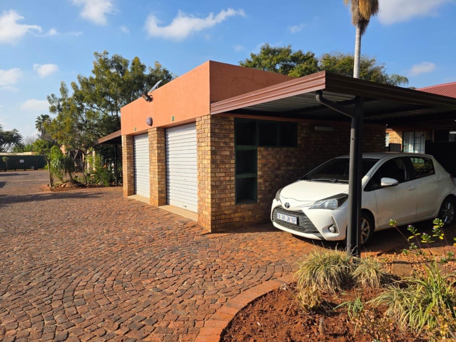 To Let 2 Bedroom Property for Rent in Doornpoort Gauteng