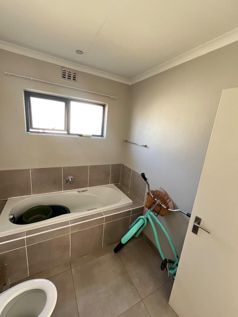3 Bedroom Property for Sale in Albertsdal Gauteng