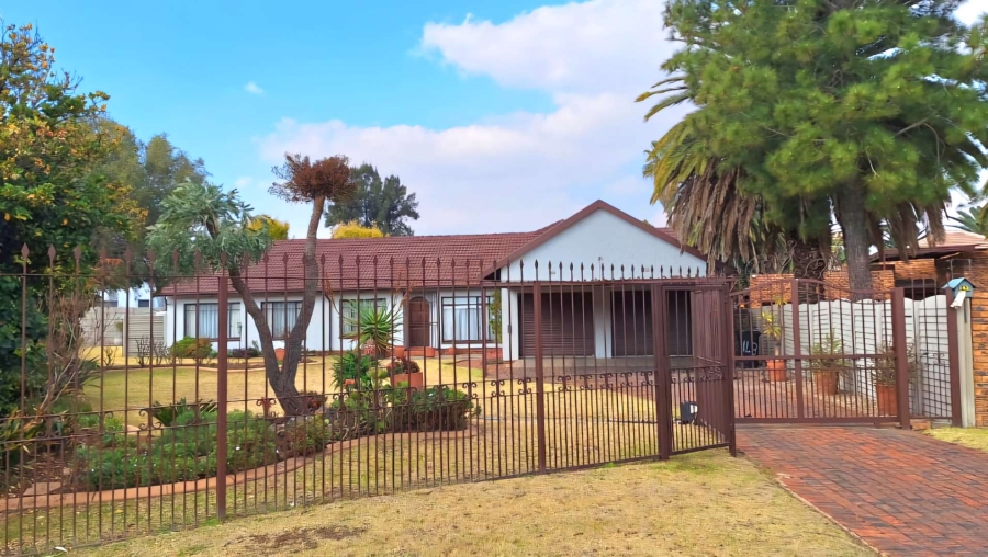 5 Bedroom Property for Sale in Brackendowns Gauteng