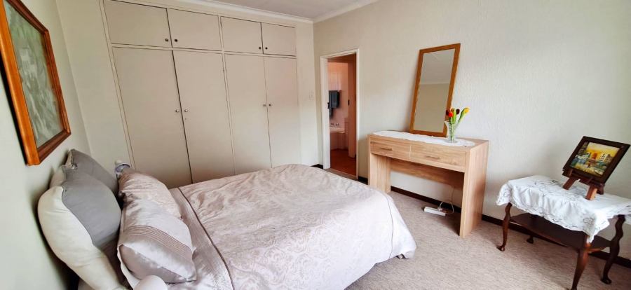 5 Bedroom Property for Sale in Brackendowns Gauteng