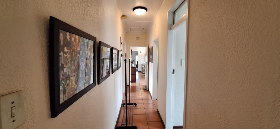 5 Bedroom Property for Sale in Brackendowns Gauteng