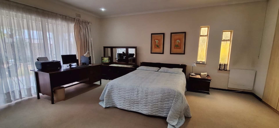 5 Bedroom Property for Sale in Brackendowns Gauteng