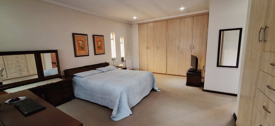 5 Bedroom Property for Sale in Brackendowns Gauteng