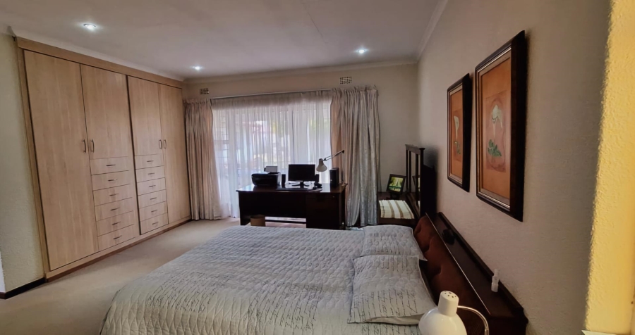 5 Bedroom Property for Sale in Brackendowns Gauteng