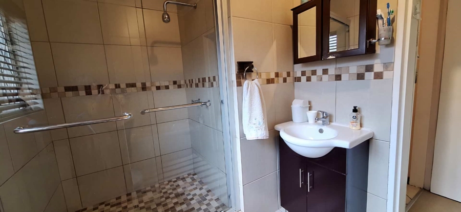 5 Bedroom Property for Sale in Brackendowns Gauteng