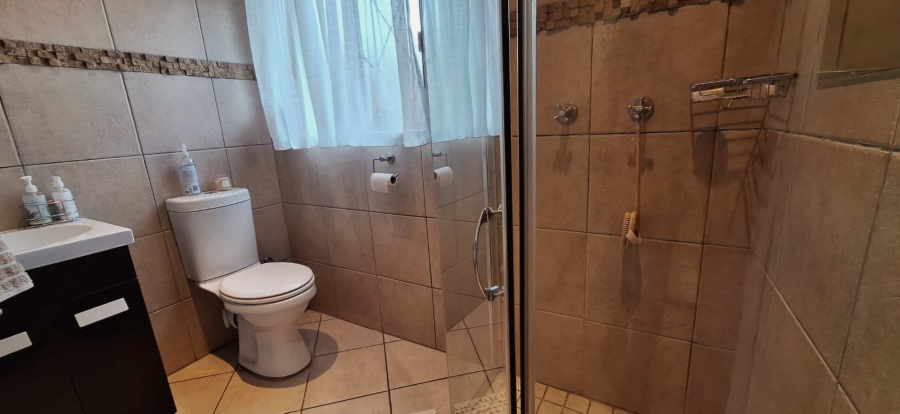 5 Bedroom Property for Sale in Brackendowns Gauteng