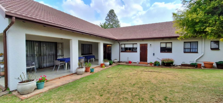 5 Bedroom Property for Sale in Brackendowns Gauteng