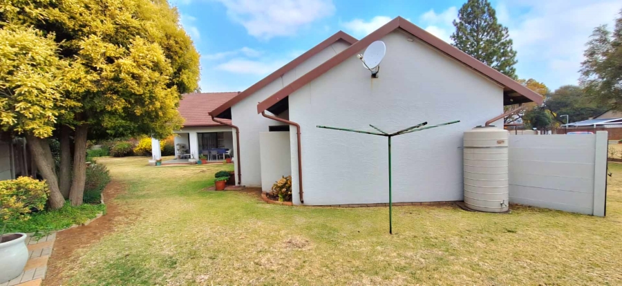 5 Bedroom Property for Sale in Brackendowns Gauteng