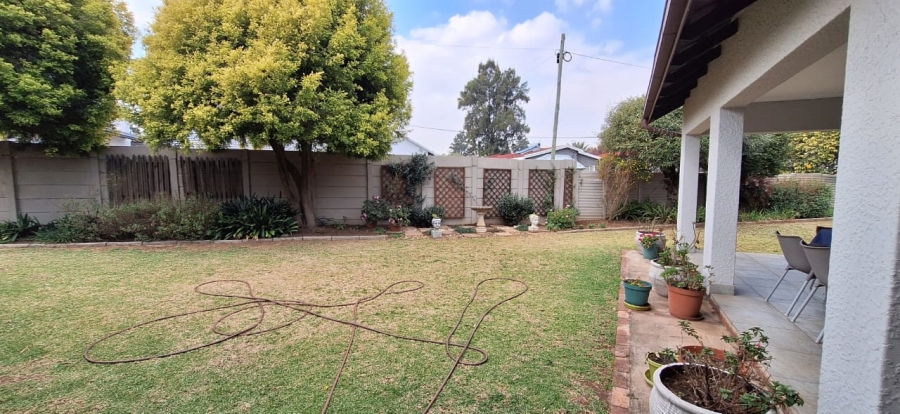 5 Bedroom Property for Sale in Brackendowns Gauteng
