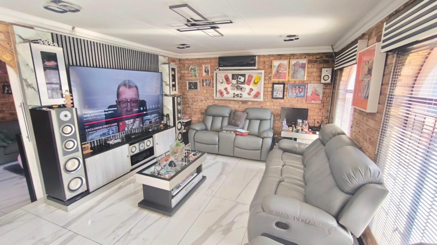 4 Bedroom Property for Sale in Brackenhurst Gauteng