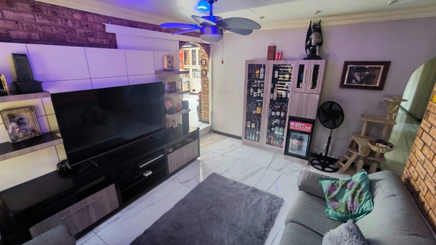 4 Bedroom Property for Sale in Brackenhurst Gauteng