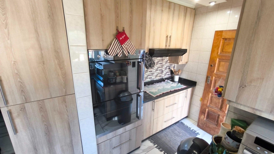 4 Bedroom Property for Sale in Brackenhurst Gauteng