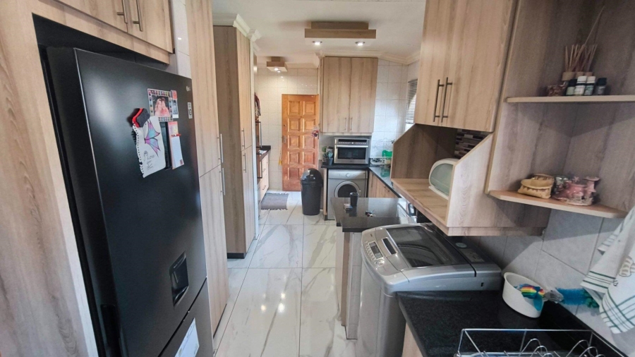 4 Bedroom Property for Sale in Brackenhurst Gauteng
