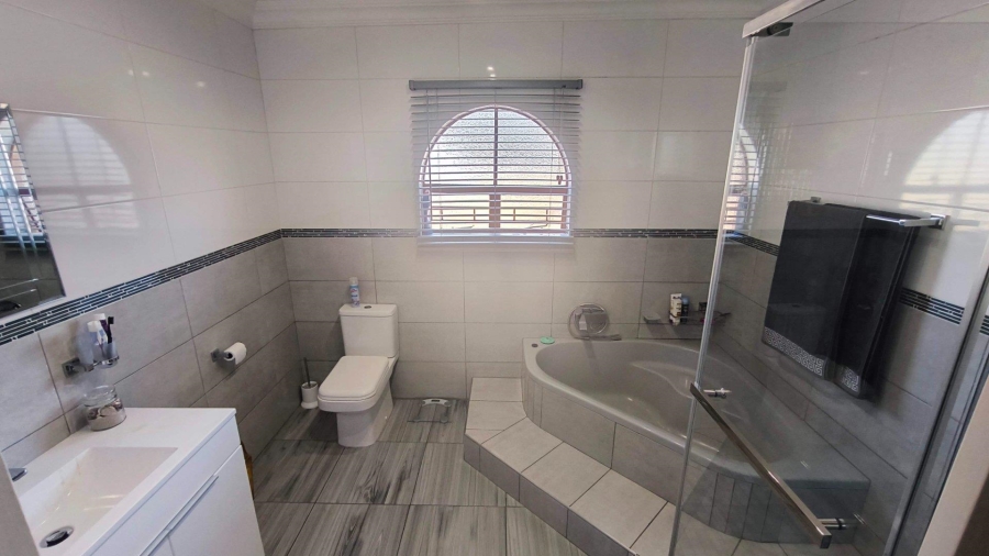 4 Bedroom Property for Sale in Brackenhurst Gauteng