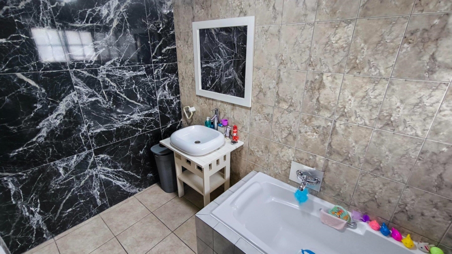 4 Bedroom Property for Sale in Brackenhurst Gauteng