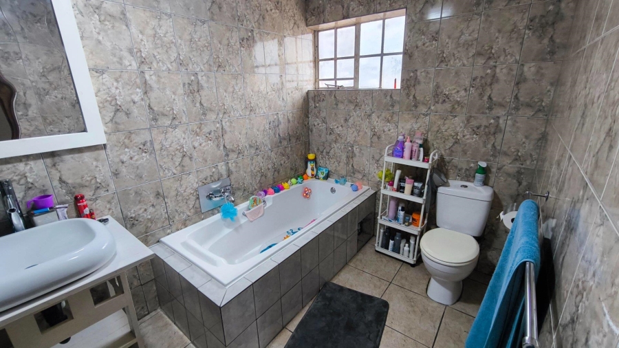 4 Bedroom Property for Sale in Brackenhurst Gauteng