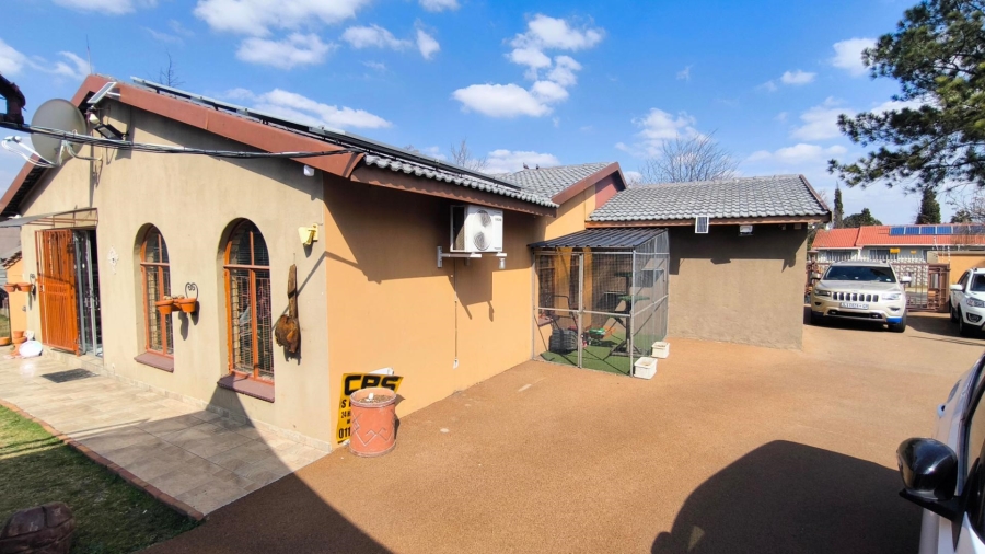 4 Bedroom Property for Sale in Brackenhurst Gauteng