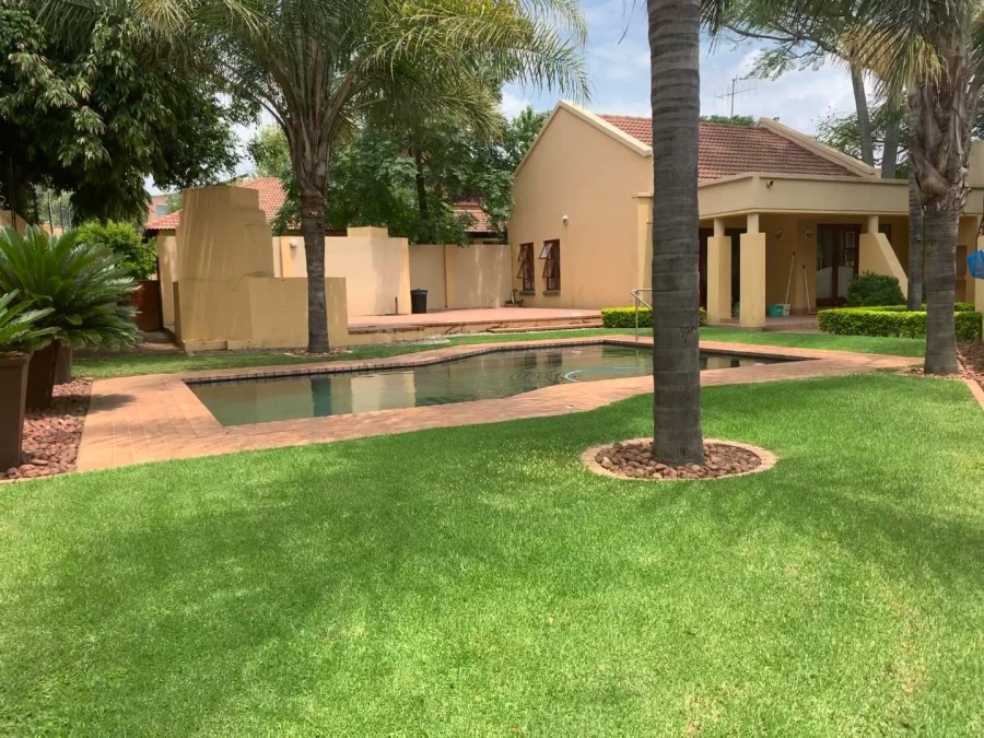 2 Bedroom Property for Sale in Lonehill Gauteng